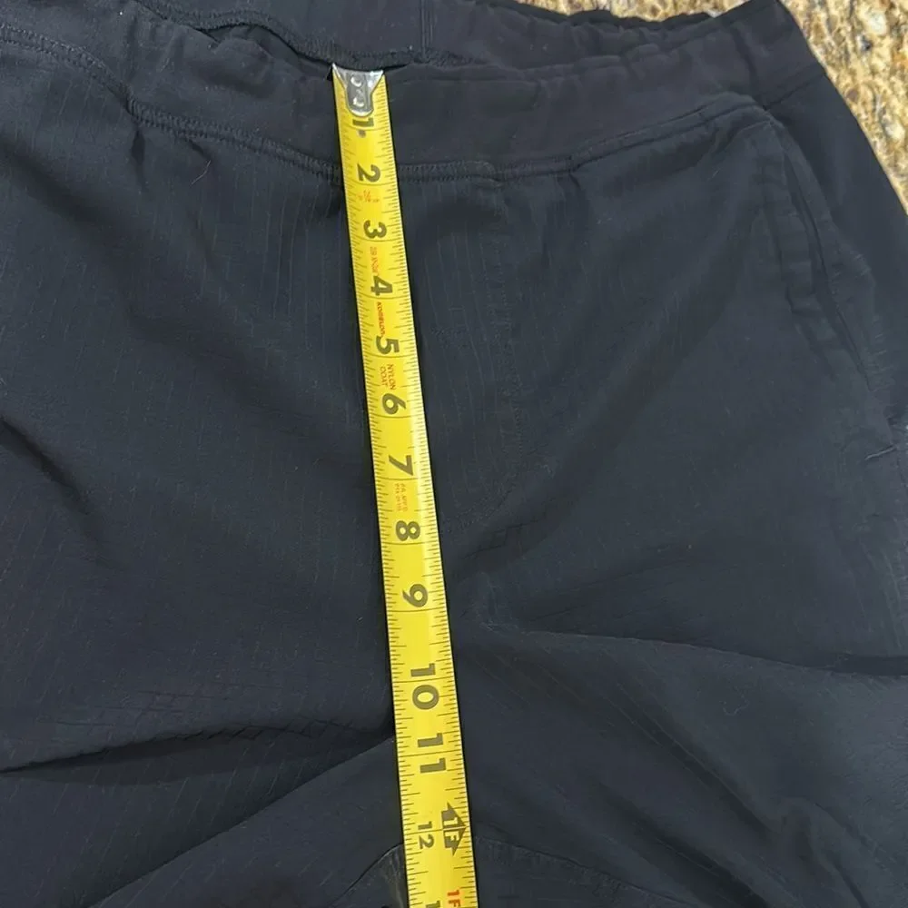 Lululemon Athletica Black Geo Pattern Activewear Shorts Size L